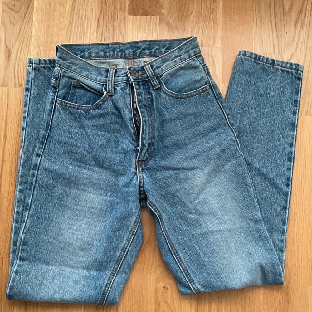 Brandy Melville light wash mom jeans